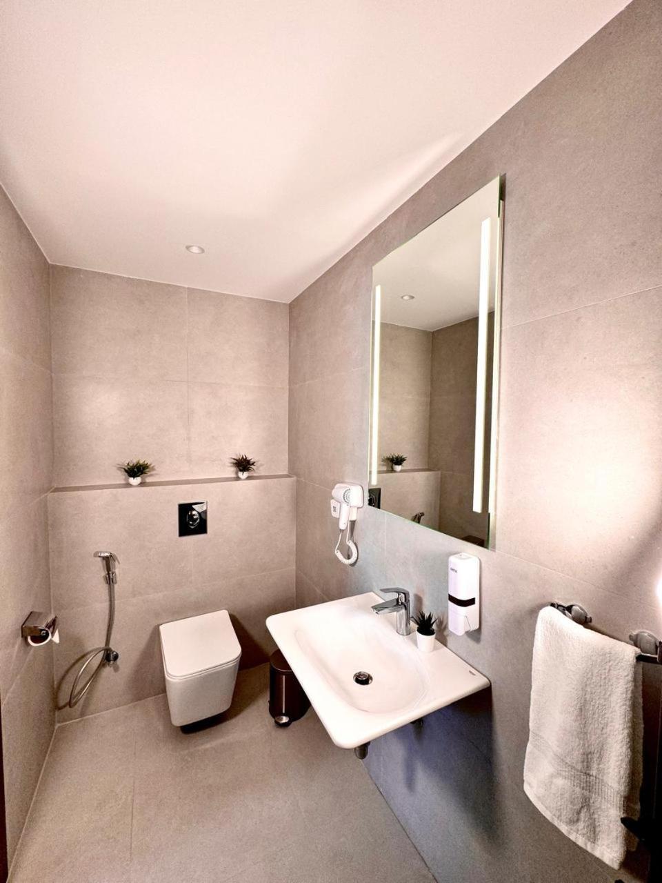 New Merryland Hotel Амман Екстер'єр фото